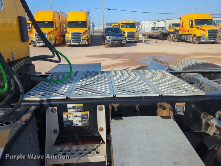 image for item OD9262 2019 Kenworth T680 semi truck