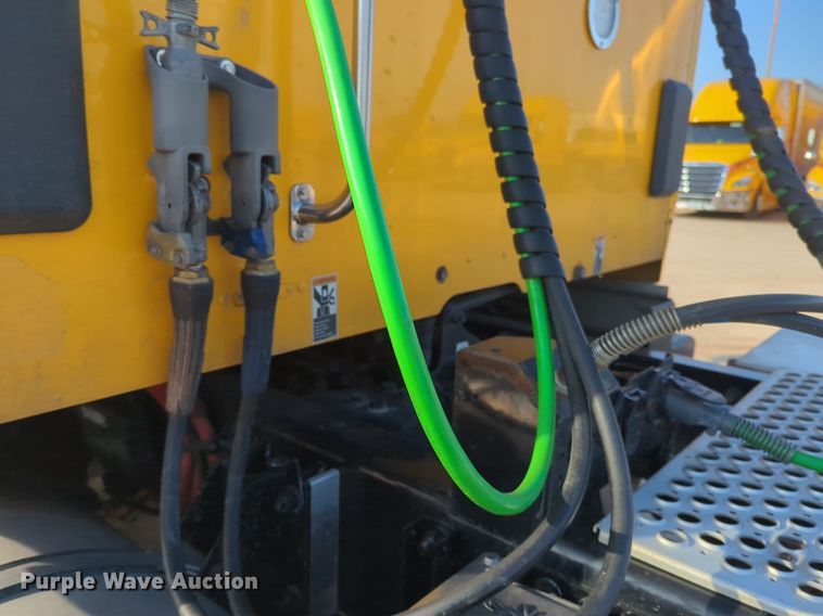 image for item OD9262 2019 Kenworth T680 semi truck