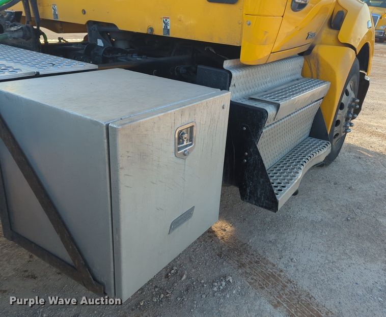 image for item OD9262 2019 Kenworth T680 semi truck