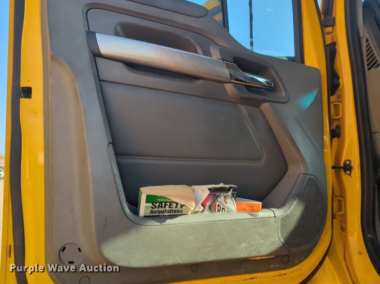 image for item OD9262 2019 Kenworth T680 semi truck