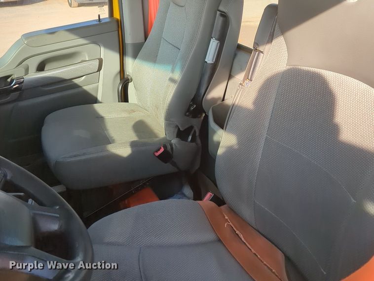 image for item OD9262 2019 Kenworth T680 semi truck