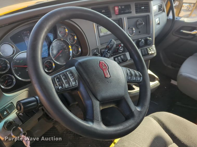 image for item OD9262 2019 Kenworth T680 semi truck