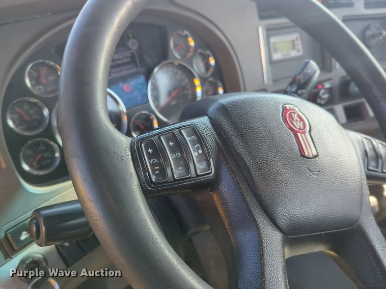 image for item OD9262 2019 Kenworth T680 semi truck