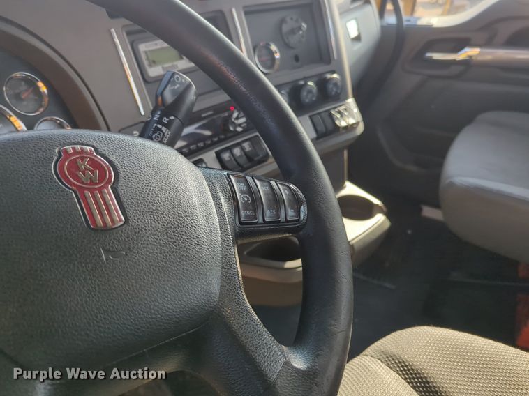 image for item OD9262 2019 Kenworth T680 semi truck