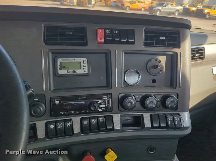 image for item OD9262 2019 Kenworth T680 semi truck