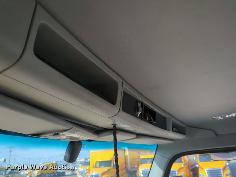 image for item OD9262 2019 Kenworth T680 semi truck