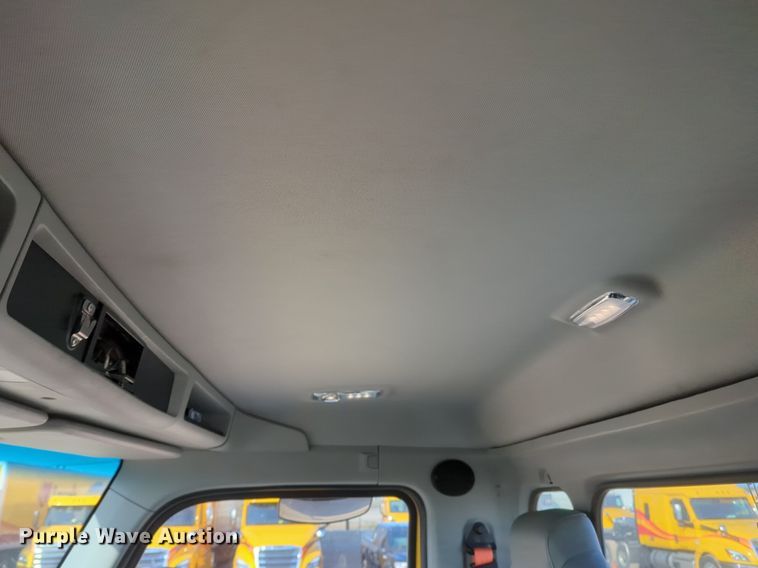 image for item OD9262 2019 Kenworth T680 semi truck