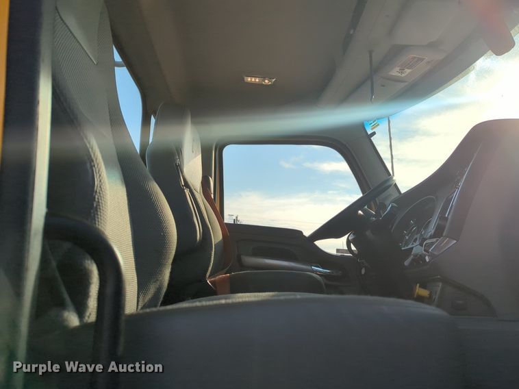 image for item OD9262 2019 Kenworth T680 semi truck