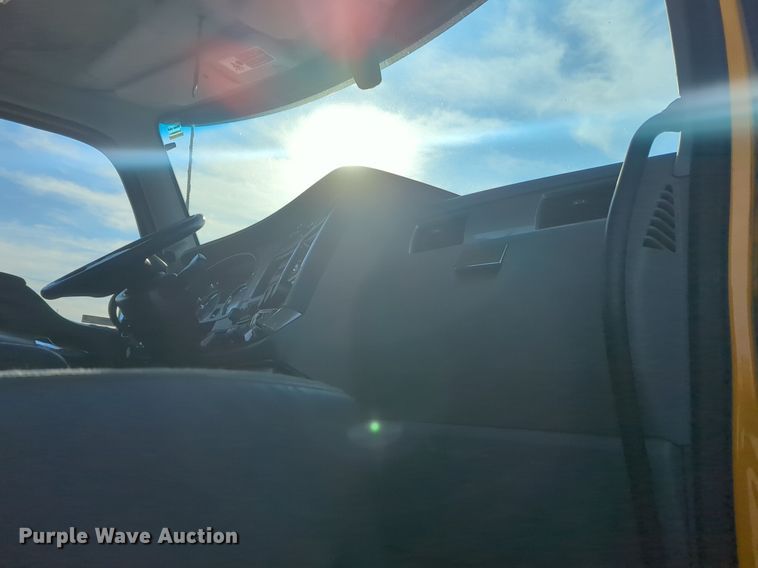 image for item OD9262 2019 Kenworth T680 semi truck