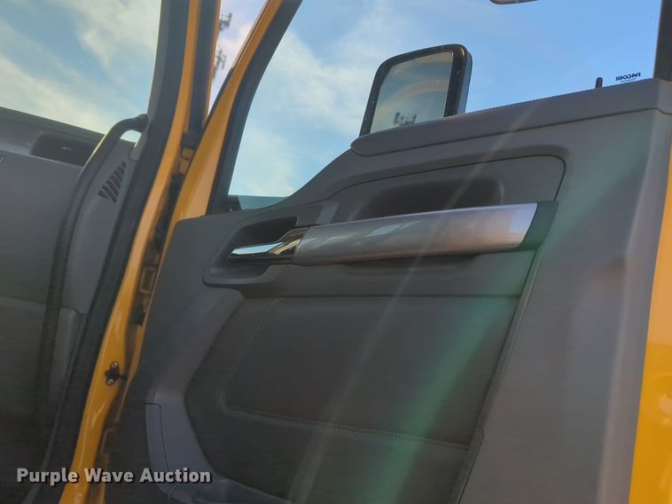 image for item OD9262 2019 Kenworth T680 semi truck