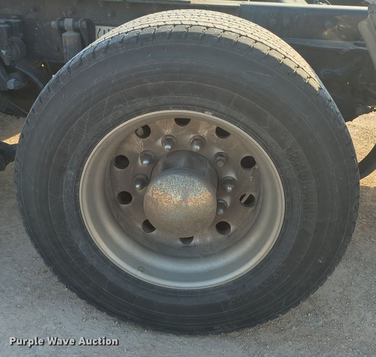 image for item OD9262 2019 Kenworth T680 semi truck