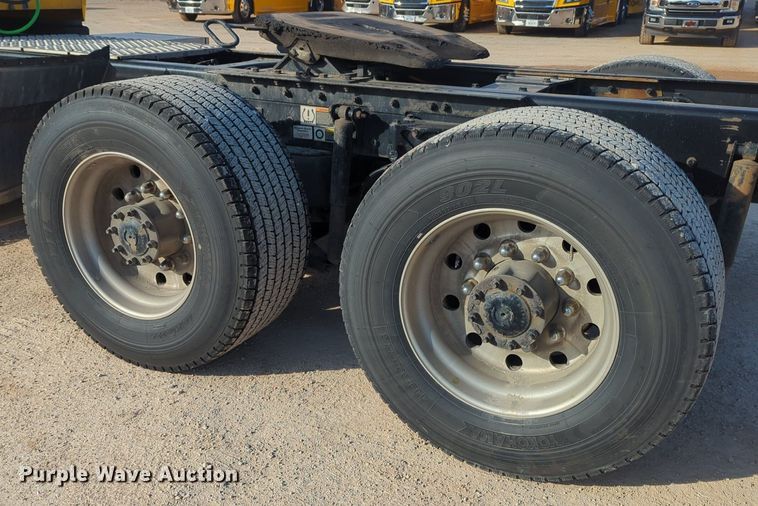 image for item OD9262 2019 Kenworth T680 semi truck