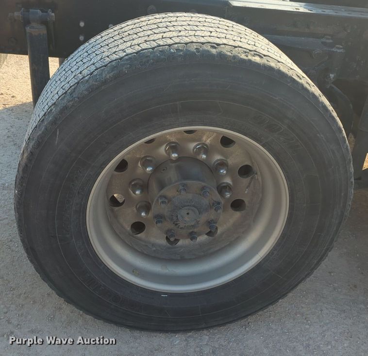 image for item OD9262 2019 Kenworth T680 semi truck