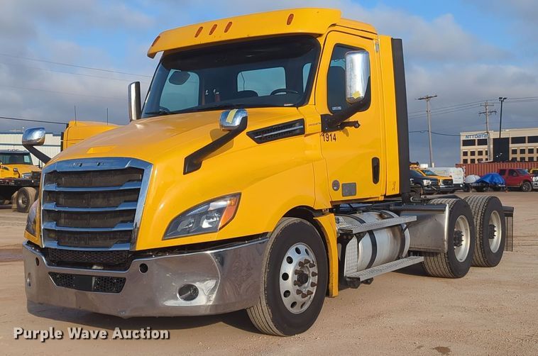 image for item OD9265 2020 Freightliner  Cascadia 126 semi truck