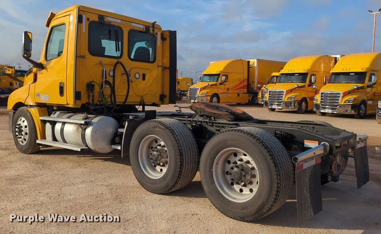 image for item OD9265 2020 Freightliner  Cascadia 126 semi truck