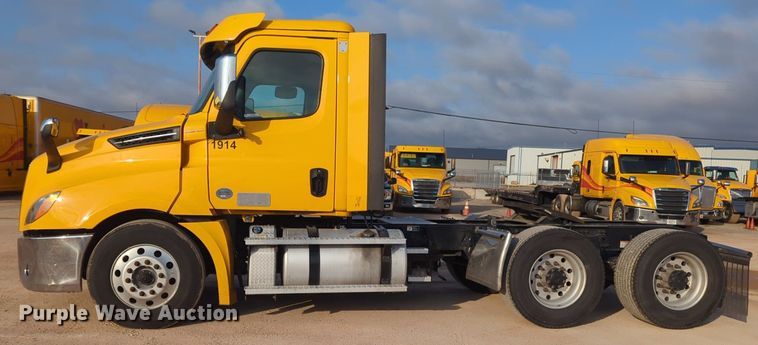 image for item OD9265 2020 Freightliner  Cascadia 126 semi truck