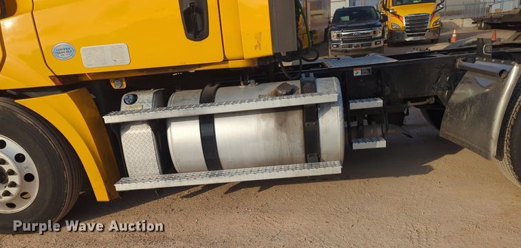 image for item OD9265 2020 Freightliner  Cascadia 126 semi truck