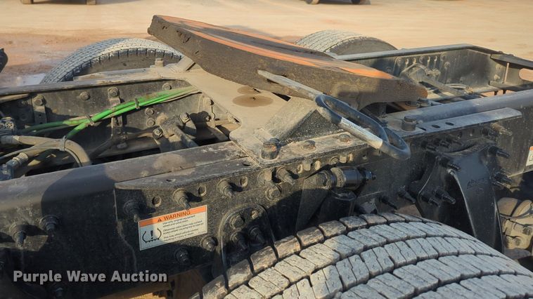 image for item OD9265 2020 Freightliner  Cascadia 126 semi truck