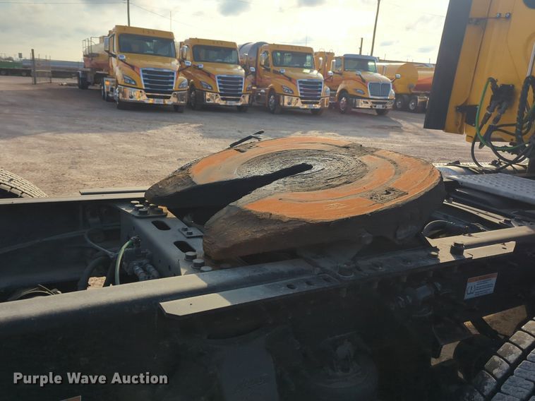 image for item OD9265 2020 Freightliner  Cascadia 126 semi truck