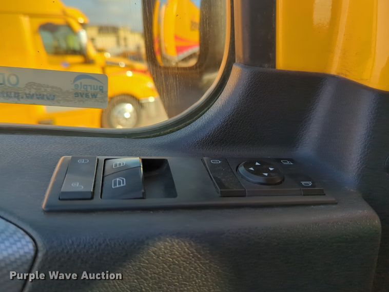 image for item OD9265 2020 Freightliner  Cascadia 126 semi truck