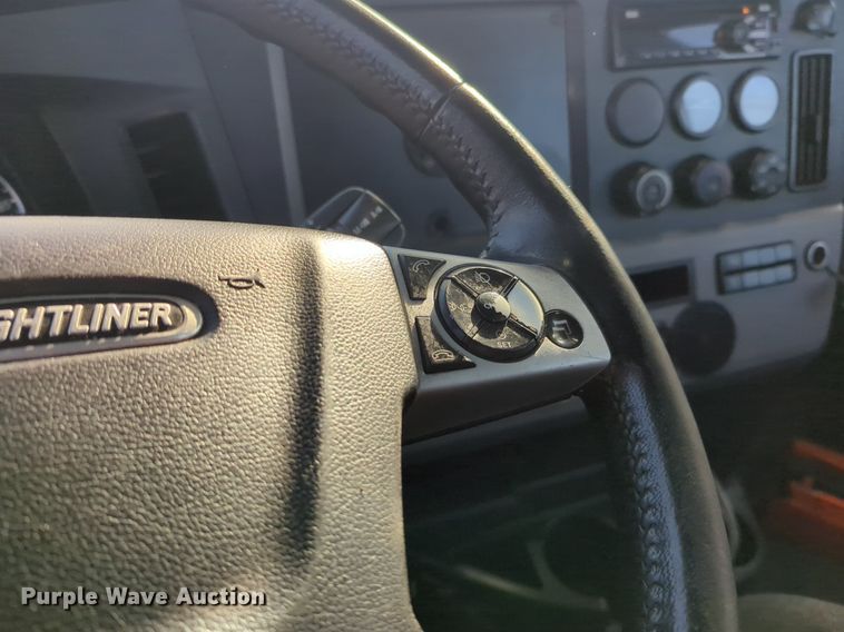 image for item OD9265 2020 Freightliner  Cascadia 126 semi truck