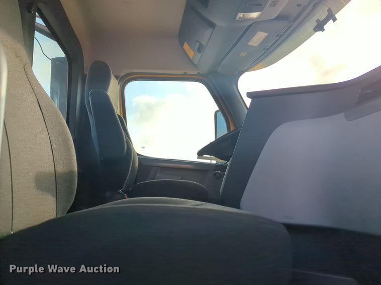 image for item OD9265 2020 Freightliner  Cascadia 126 semi truck