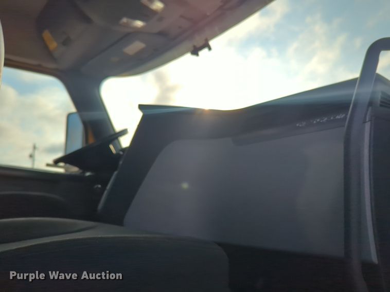 image for item OD9265 2020 Freightliner  Cascadia 126 semi truck