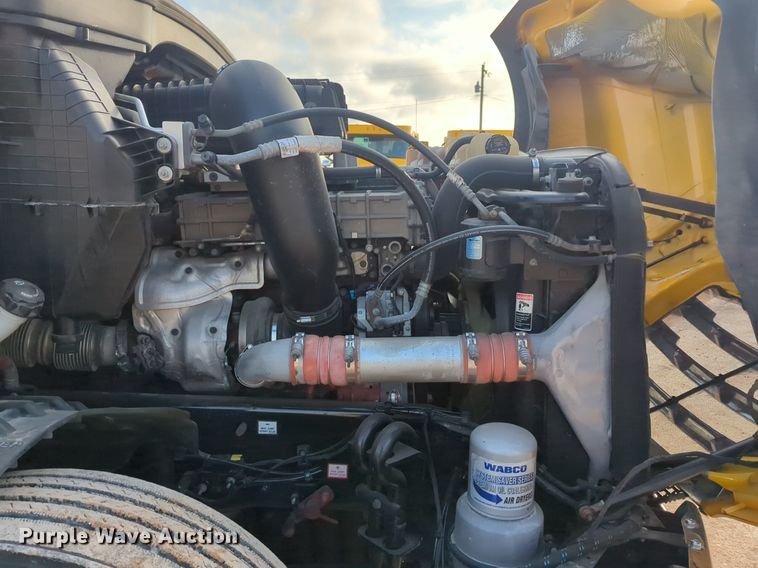 image for item OD9265 2020 Freightliner  Cascadia 126 semi truck