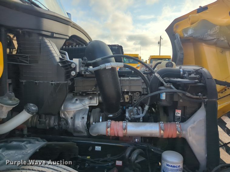 image for item OD9265 2020 Freightliner  Cascadia 126 semi truck