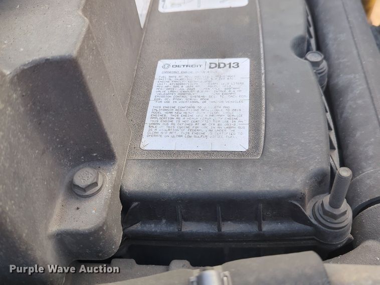 image for item OD9265 2020 Freightliner  Cascadia 126 semi truck