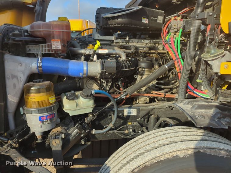 image for item OD9265 2020 Freightliner  Cascadia 126 semi truck