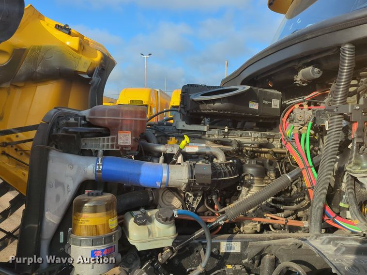 image for item OD9265 2020 Freightliner  Cascadia 126 semi truck