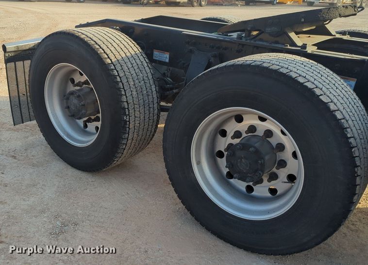 image for item OD9265 2020 Freightliner  Cascadia 126 semi truck