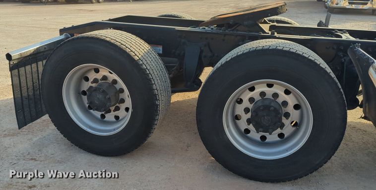 image for item OD9265 2020 Freightliner  Cascadia 126 semi truck