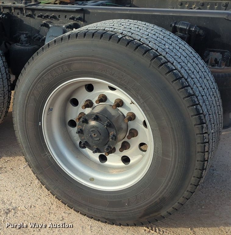 image for item OD9265 2020 Freightliner  Cascadia 126 semi truck