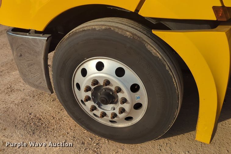 image for item OD9265 2020 Freightliner  Cascadia 126 semi truck