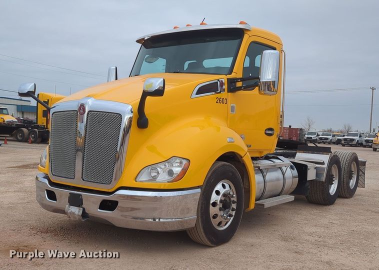 image for item OD9268 2019 Kenworth  T680 semi truck