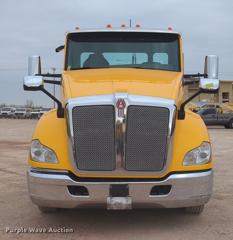 image for item OD9268 2019 Kenworth  T680 semi truck