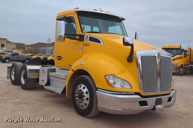 image for item OD9268 2019 Kenworth  T680 semi truck