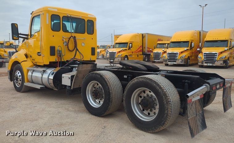 image for item OD9268 2019 Kenworth  T680 semi truck