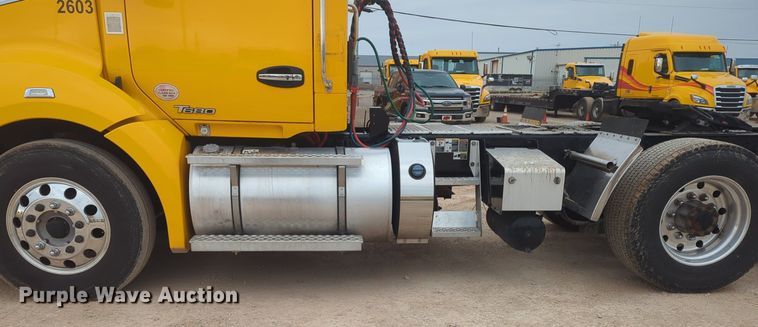 image for item OD9268 2019 Kenworth  T680 semi truck