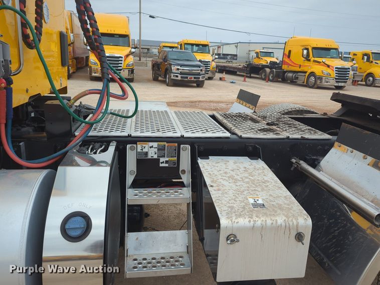 image for item OD9268 2019 Kenworth  T680 semi truck