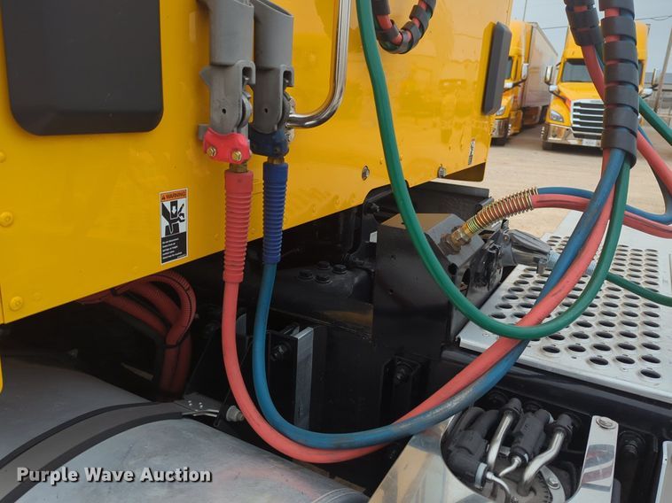 image for item OD9268 2019 Kenworth  T680 semi truck