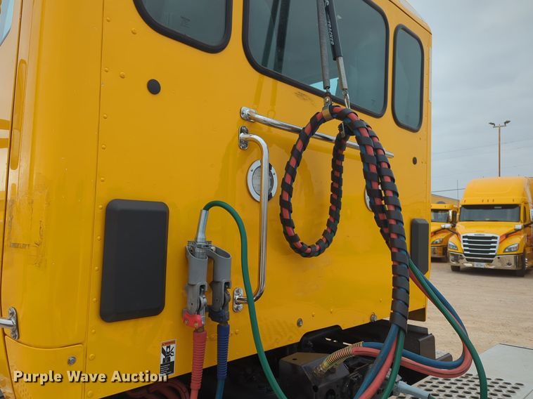 image for item OD9268 2019 Kenworth  T680 semi truck