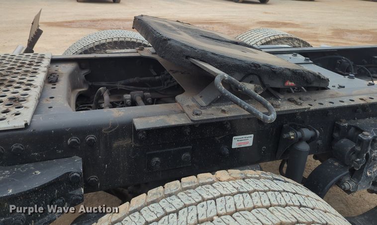 image for item OD9268 2019 Kenworth  T680 semi truck