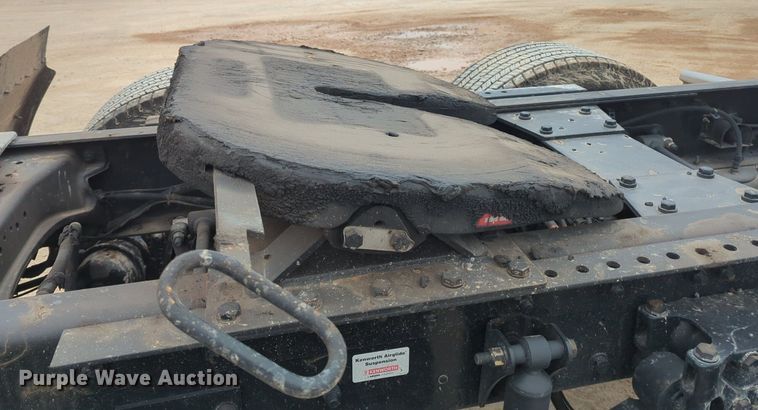 image for item OD9268 2019 Kenworth  T680 semi truck