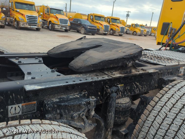 image for item OD9268 2019 Kenworth  T680 semi truck