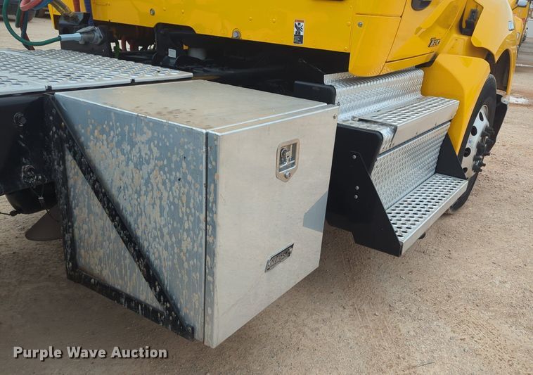 image for item OD9268 2019 Kenworth  T680 semi truck