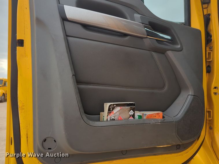 image for item OD9268 2019 Kenworth  T680 semi truck