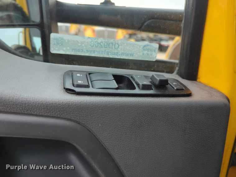 image for item OD9268 2019 Kenworth  T680 semi truck